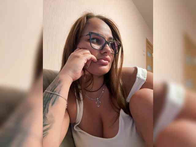 Sweetgirl31111 webcam