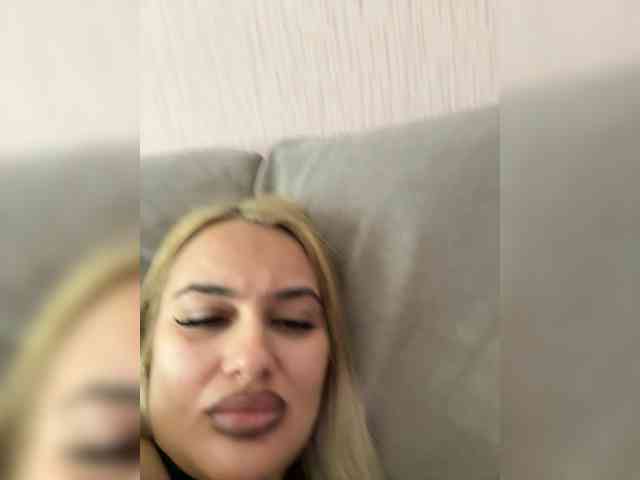 Sweetgirl31111 webcam