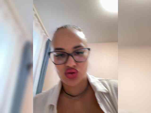Sweetgirl31111 webcam