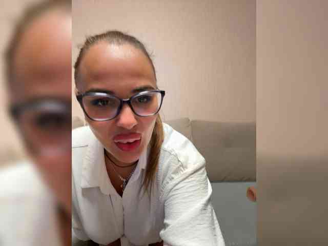 Sweetgirl31111 webcam
