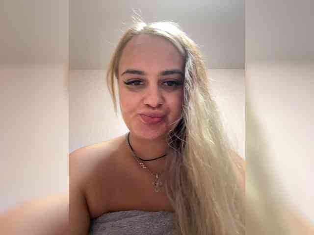 Sweetgirl31111 webcam