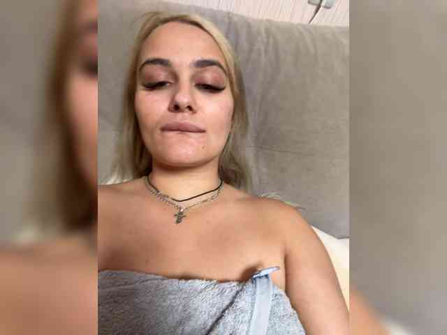 Sweetgirl31111 webcam