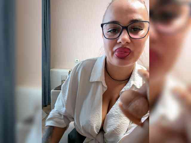 Sweetgirl31111 webcam