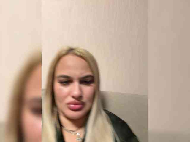 Sweetgirl31111 webcam