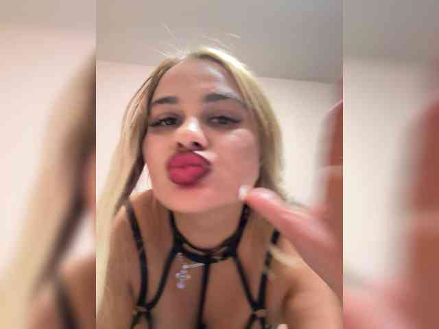 Sweetgirl31111 webcam