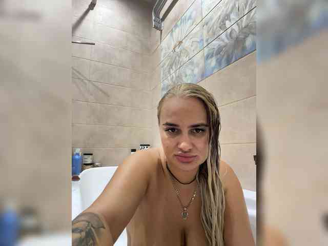 Sweetgirl31111 webcam