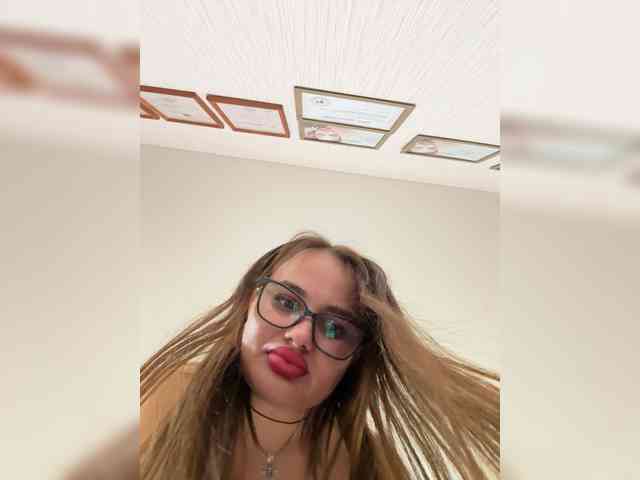 Sweetgirl31111 webcam
