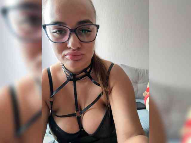 Sweetgirl31111 webcam