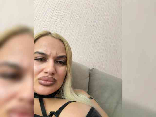 Sweetgirl31111 webcam