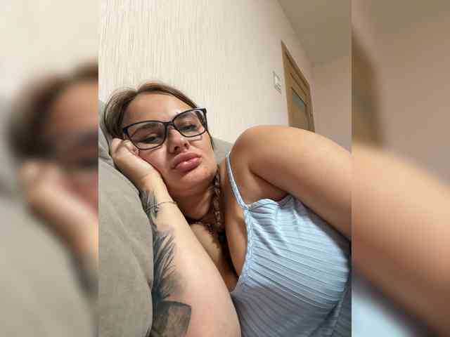 Sweetgirl31111 webcam