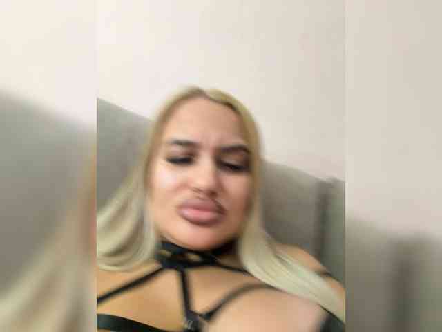 Sweetgirl31111 webcam
