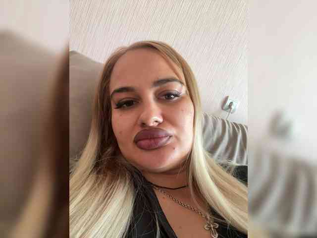 Sweetgirl31111 webcam