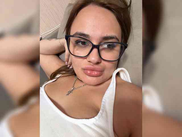 Sweetgirl31111 webcam