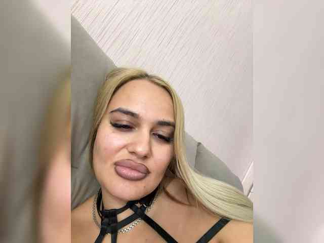 Sweetgirl31111 webcam