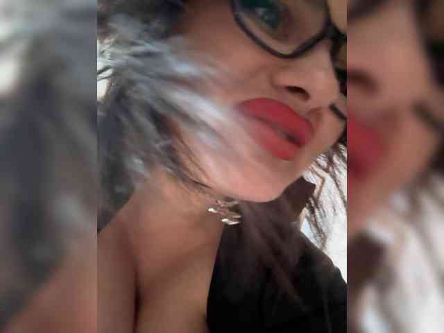 Sweetgirl31111 webcam