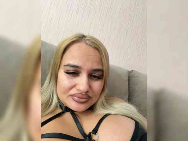 Sweetgirl31111 webcam