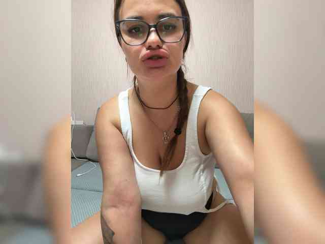 Sweetgirl31111 webcam