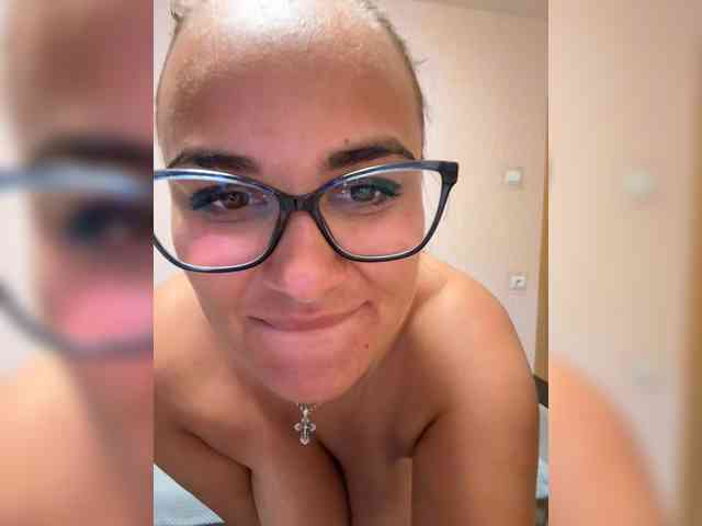 Sweetgirl31111 webcam