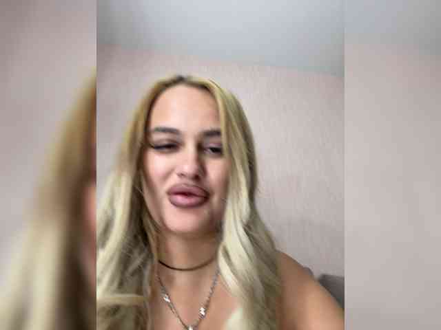 Sweetgirl31111 webcam
