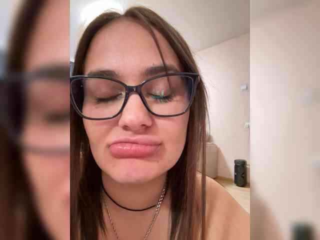 Sweetgirl31111 webcam