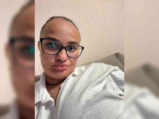 Sweetgirl31111 webcam