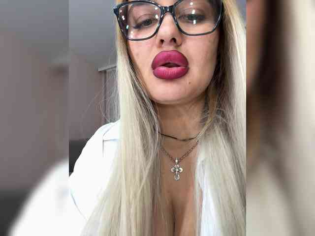 Sweetgirl31111 webcam