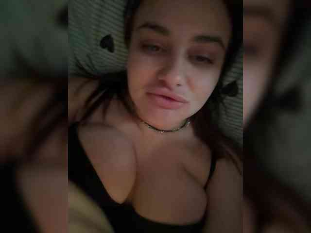 Sweetgirl31111 webcam