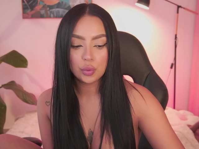 SaraWinstone1 live cam on BongaCams