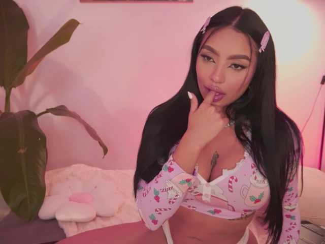 SaraWinstone1 live cam on BongaCams