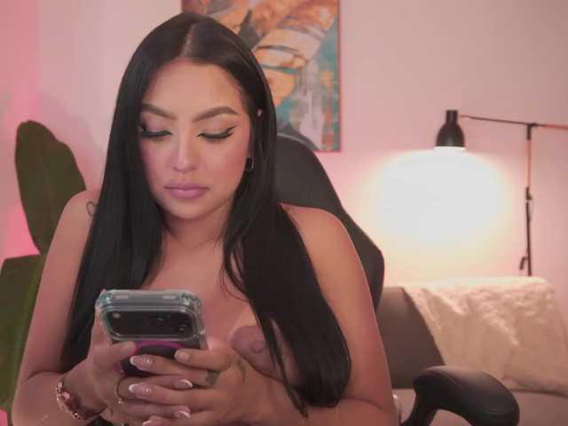 SaraWinstone1 live webcam show