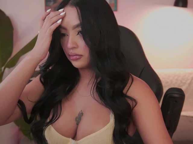 SaraWinstone1 live cam on BongaCams