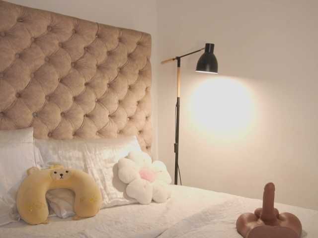 SaraWinstone1's BongaCams show and profile