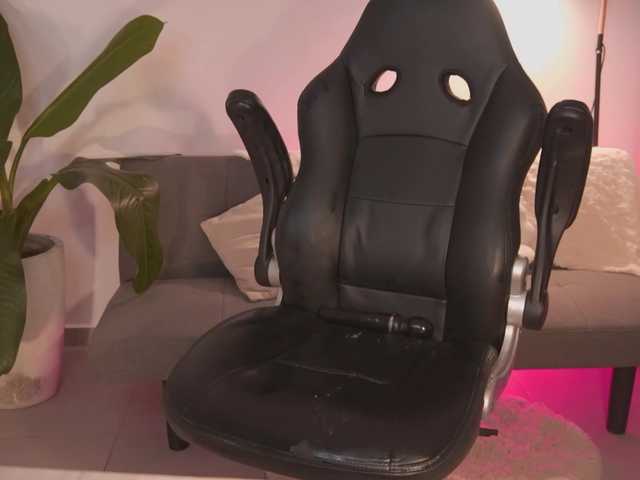 SaraWinstone1 live cam on BongaCams