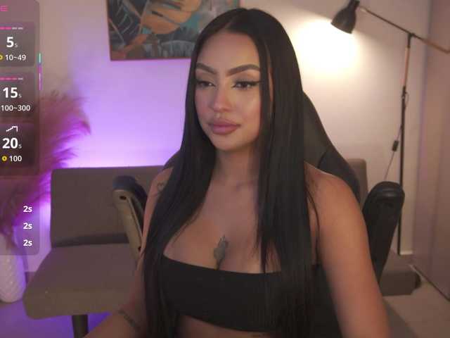 SaraWinstone1 live cam on BongaCams