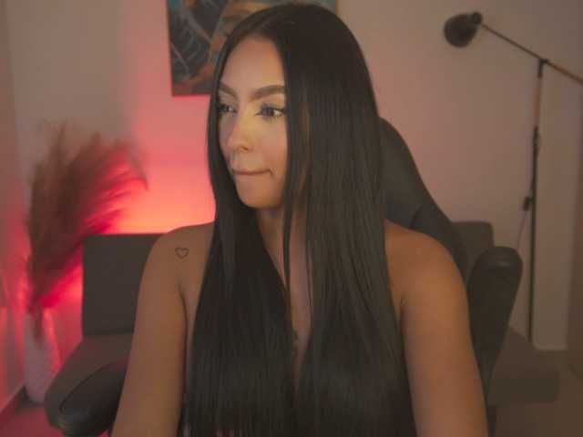 SaraWinstone1 live cam on BongaCams