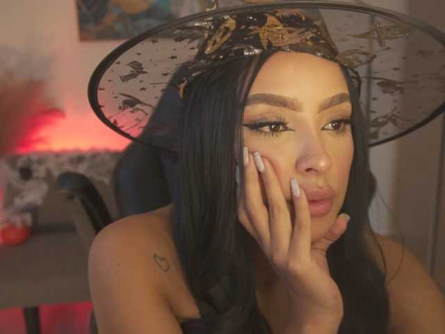 SaraWinstone1 live cam on BongaCams