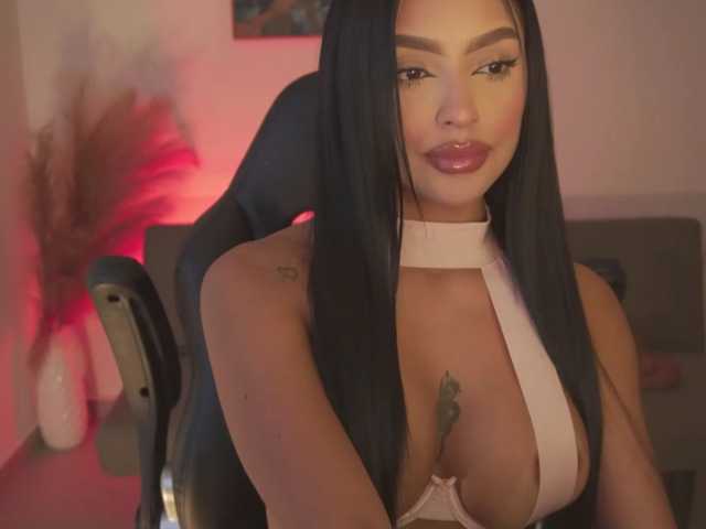 SaraWinstone1 live cam on BongaCams