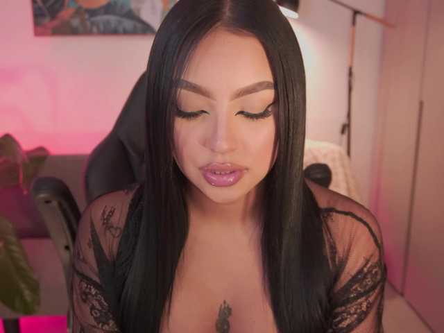 SaraWinstone1 live cam on BongaCams