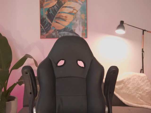 SaraWinstone1 live cam on BongaCams
