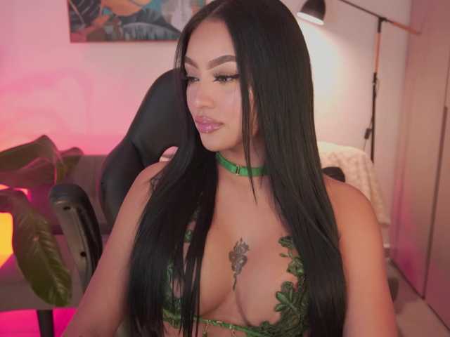 SaraWinstone1 live cam on BongaCams
