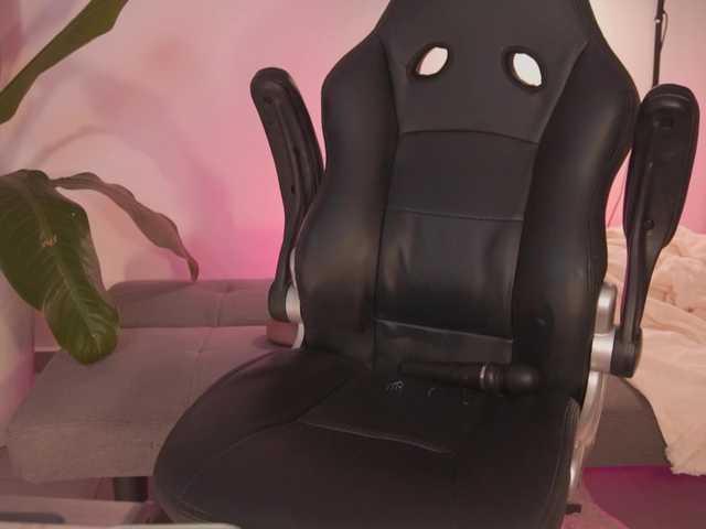 SaraWinstone1 live cam on BongaCams