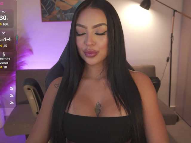 SaraWinstone1 live cam on BongaCams
