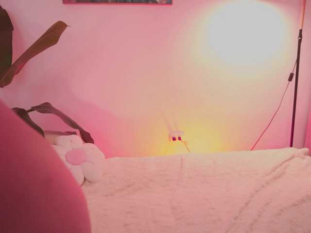 SaraWinstone1 live cam on BongaCams