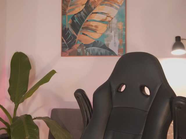 SaraWinstone1 live cam on BongaCams