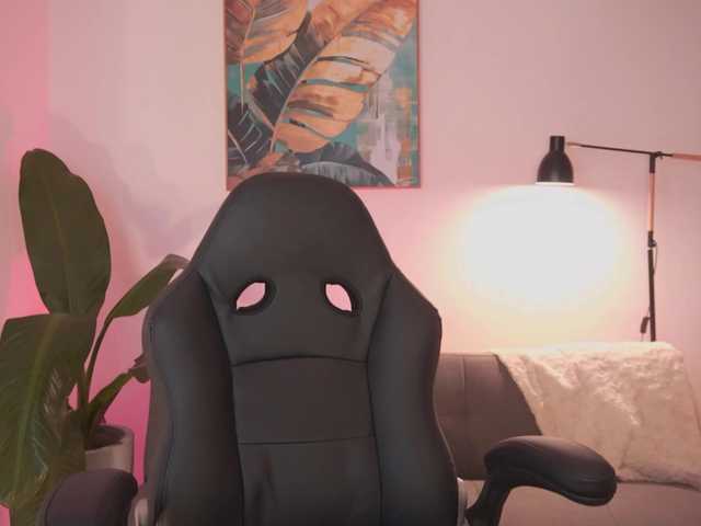 SaraWinstone1 live cam on BongaCams