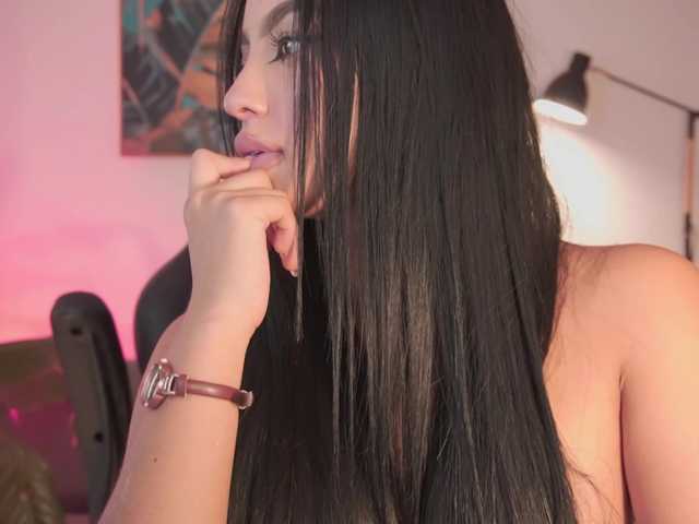 SaraWinstone1 live cam on BongaCams