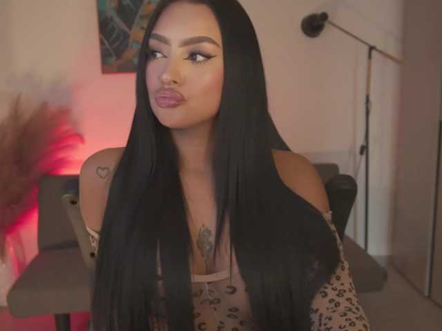 SaraWinstone1 live cam on BongaCams