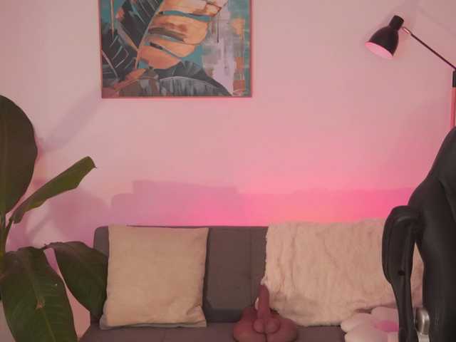 SaraWinstone1 live cam on BongaCams