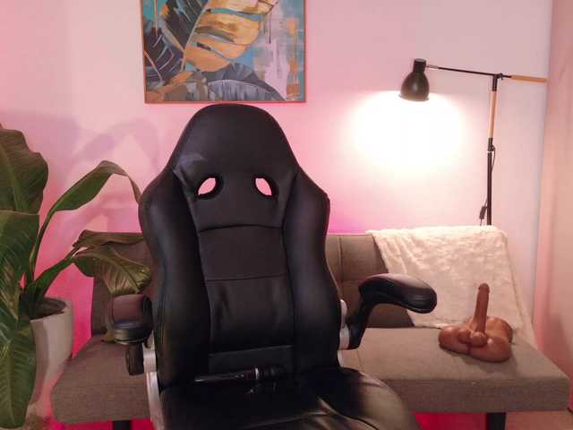 SaraWinstone1 live cam on BongaCams