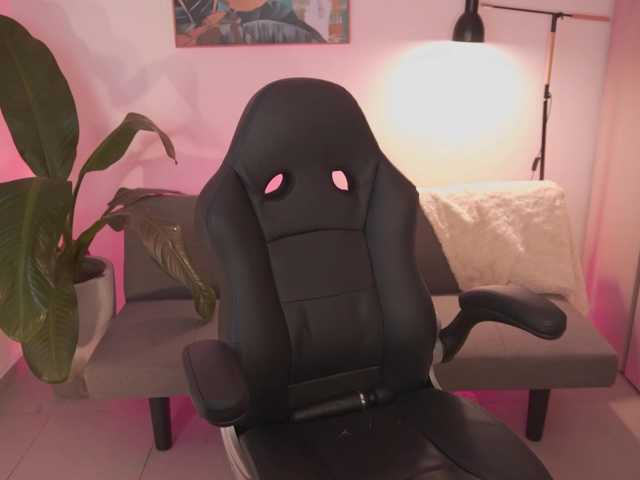 SaraWinstone1 live cam on BongaCams